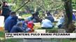 Warga Padati TPU untuk...