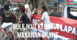Bule Ikut Kebagian Makanan...