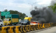 Mobil Minibus Terbakar...