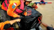 Nekat Seberangi Sungai,...
