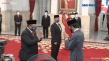 Presiden Memberikan...