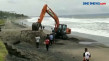 Pantai Dikikis Ombak,...
