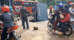 Mobil Terperosok Jalan...
