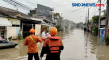 Di tengah Genangan Banjir,...