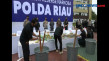 Polda Riau Musnahkan...