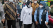 Mensos Risma Berikan...