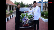 Pengantin Gunakan Mobil...