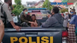 Terekam CCTV, Pria Aneh...