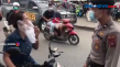 Viral, Emak-Emak Nekat...