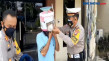 Pengendara Motor Gunakan...
