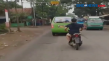 Sopir Angkot Tabrak...