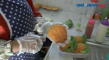 Menikmati Burger Tahu...