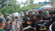 Ricuh Unjuk Rasa Perusakan...