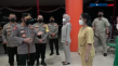 Kapolri Berikan Bantuan...