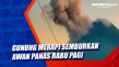 Gunung Merapi Semburkan...