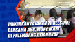 Tawarkan Layanan Threesome...