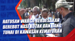 Ratusan Warga Berdesakan...