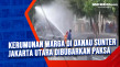 Kerumunan Warga di Danau...