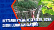 Bertaruh Nyawa ke Sekolah,...