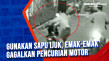 Gunakan Sapu Ijuk, Emak-emak...