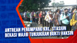 Antrean Penumpang KRL,...