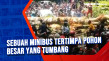 Sebuah Minibus Tertimpa...