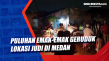 Puluhan Emak-Emak Geruduk...