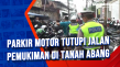 Parkir Motor Tutupi...