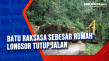 Batu Raksasa Sebesar...