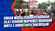 Ribuan Massa Sebuah...
