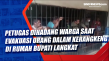 Petugas Dihadang Warga...