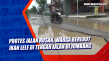 Protes Jalan Rusak,...