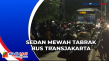 Sedan Mewah Tabrak Bus...