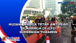 Hujan, Warga Tetap Antusias...