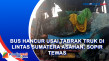 Bus Hancur usai Tabrak...