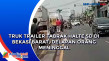 Truk Trailer Tabrak...