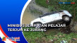 Minibus Terjun ke Jurang,...