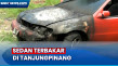 Mobil Sedan Hangus Terbakar...
