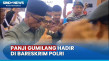 Sambil Angkat Jempol,...
