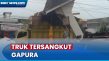 Detik-Detik Truk Tersangkut...