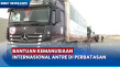 Truk Bantuan Antre di...