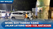 Mobil SUV Tabrak Tiang...