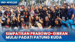 Bawa Puluhan Spanduk,...