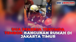 Dua Pekerja Bangunan...