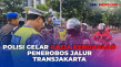 Sejumlah Kendaraan Nekat...