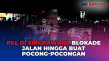 Blokade Jalan hingga...