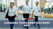 Sambil Tebar Senyum,...