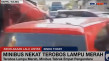 Terobos Lampu Merah,...