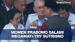 Prabowo Berjabat Tangan...