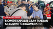 Momen Kapolri Cium Tangan...